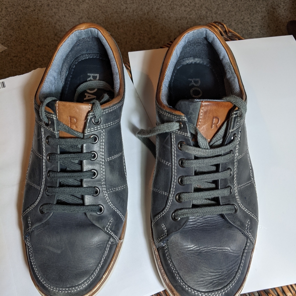 Roan Henson sneakers 8.5